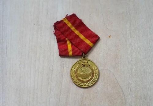 尘封的军功章,尘封军功章背后的英勇传奇